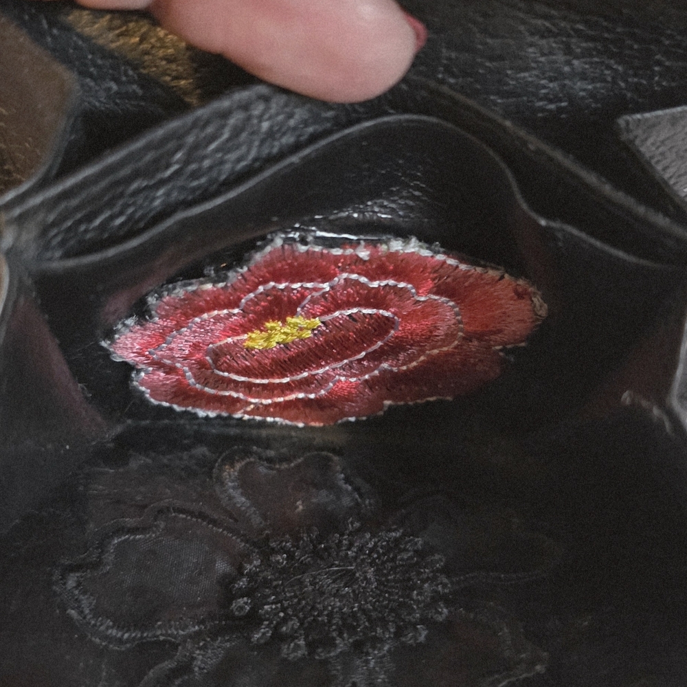 Gucci Black Compact Monogram Rehabbed Wallet With Floral Embroidered Patches - Picture 6 of 15